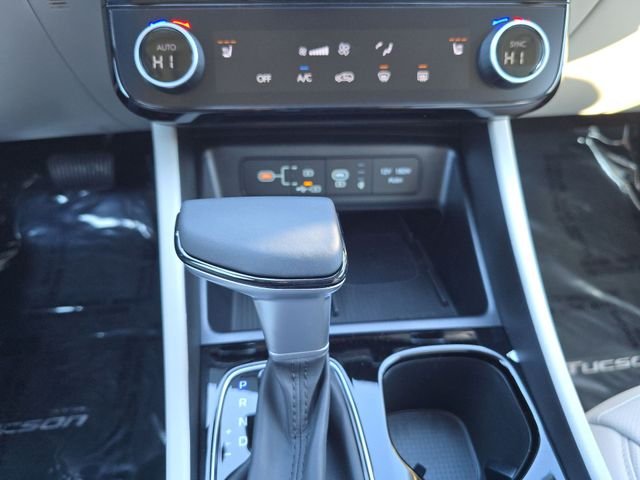 Used 2025 Black Hyundai SEL Convenience image 18