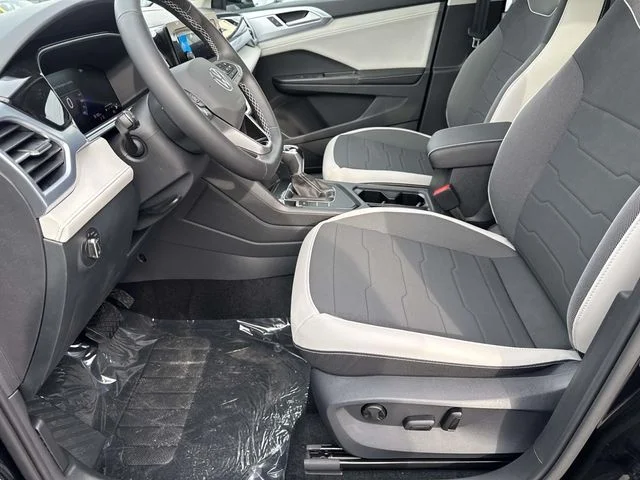 New 2026 Black Volkswagen 1.5T SE image 13
