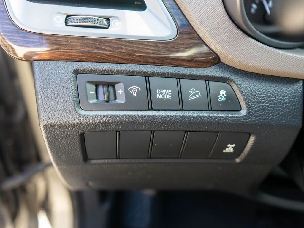 Used 2018 Gray Hyundai 2.4 Base image 17