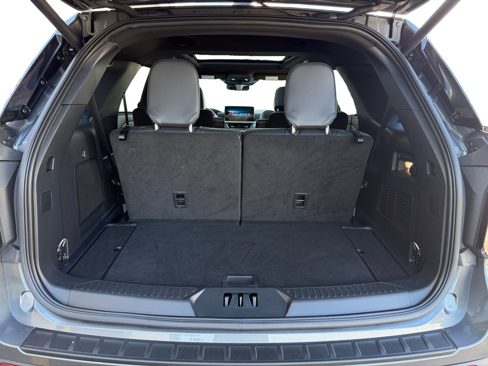 2025 Ford Explorer ST - Photo 38