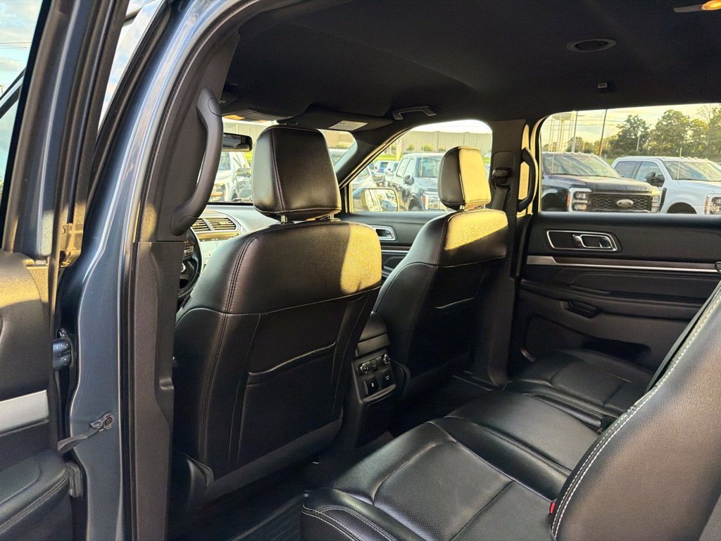 Used 2018 Blue Metallic Ford Limited image 15