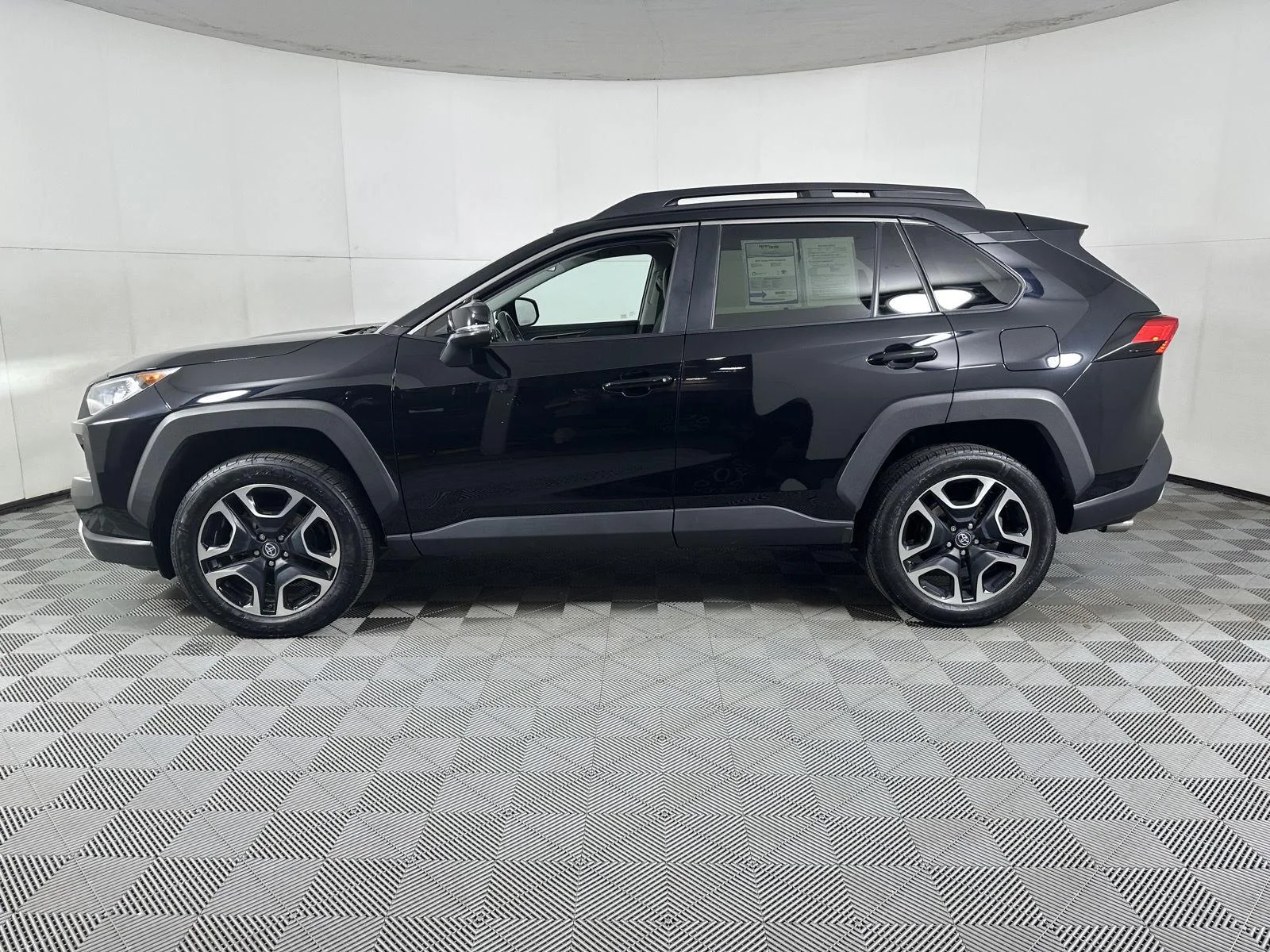 Used 2019 Midnight Black Metallic Toyota Adventure image 10