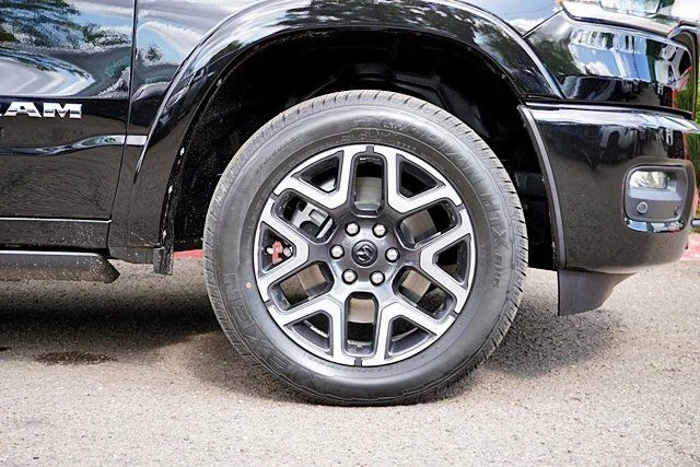 New 2026 Diamond Black Crystal Pearl-Coat Exterior Paint RAM Laramie image 8
