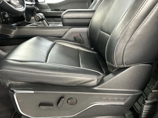 Used 2024  Ford Lariat image 21