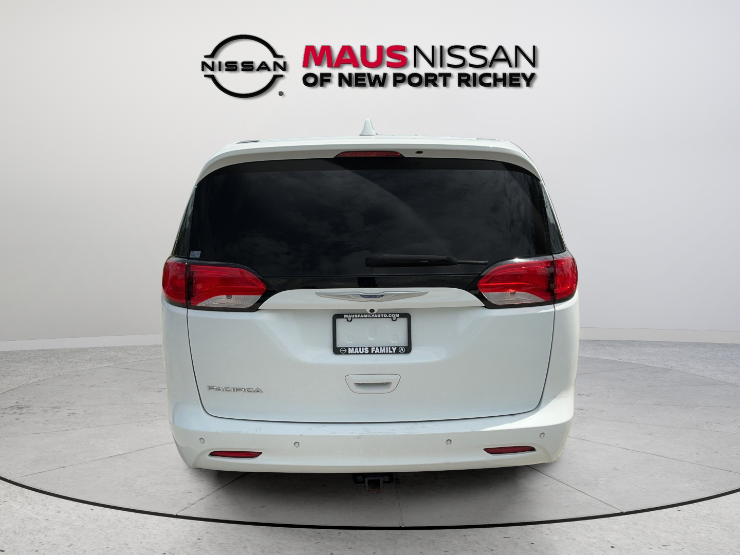 Used 2019 White Chrysler LX image 8