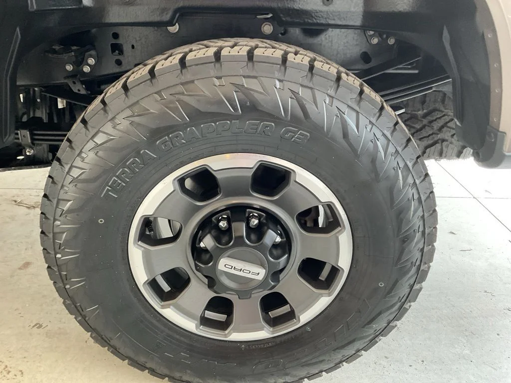 Used 2023 Stone Gray Metallic Ford Lariat image 28