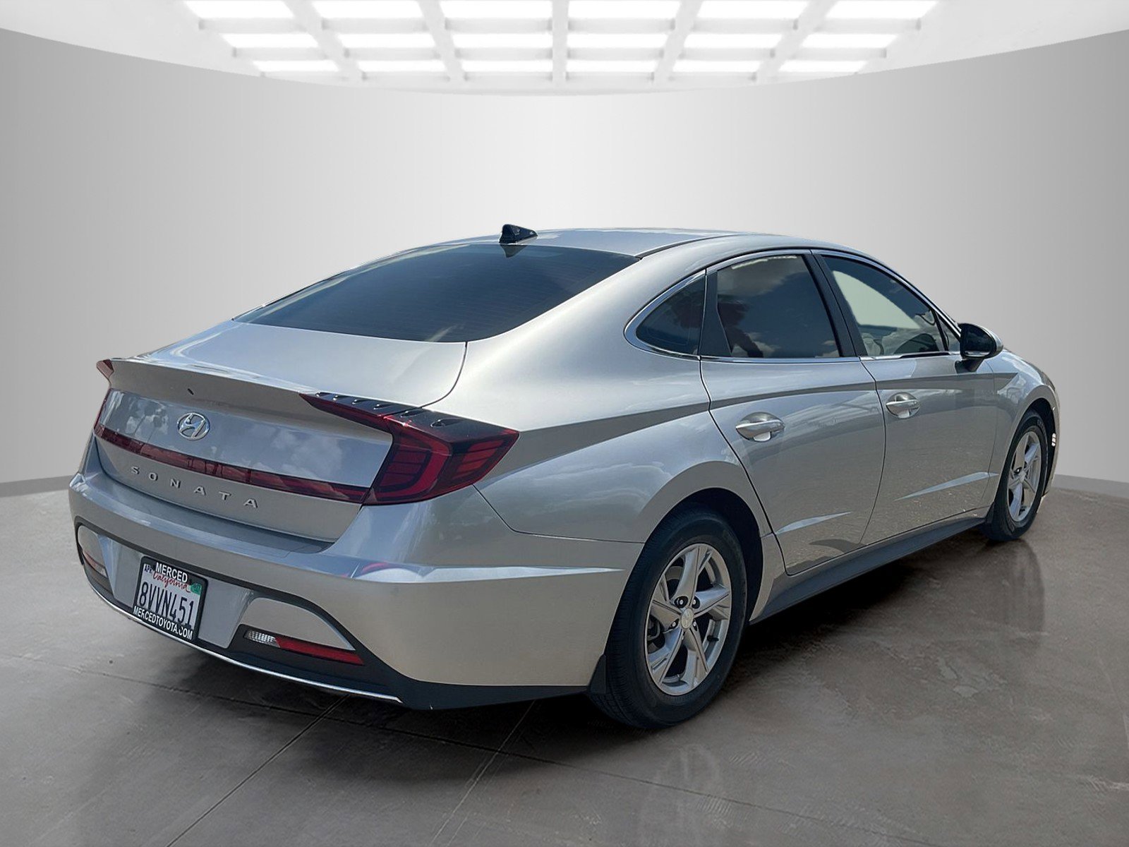 Used 2021 Shimmering Silver Pearl Hyundai SE image 5