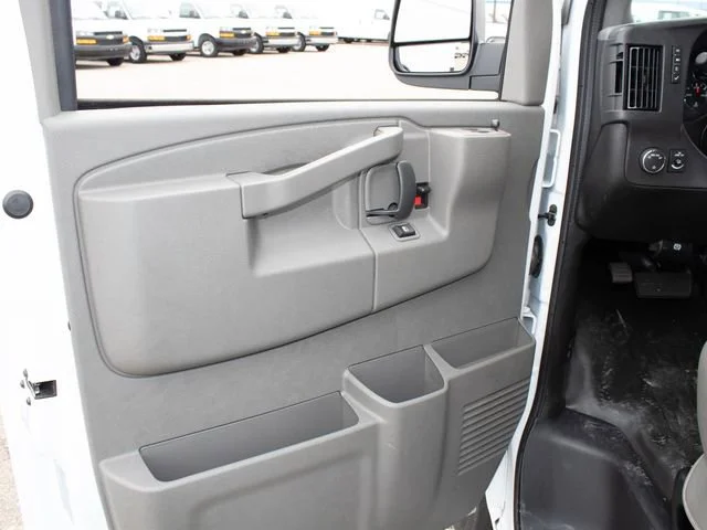 2025 GMC Savana Cargo Work Van - Photo 7