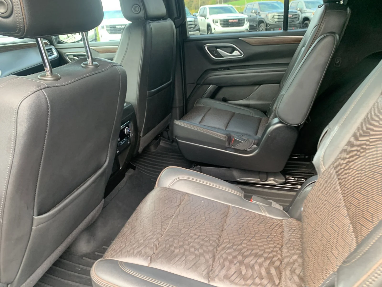 Used 2022 BLACK Chevrolet High Country image 13