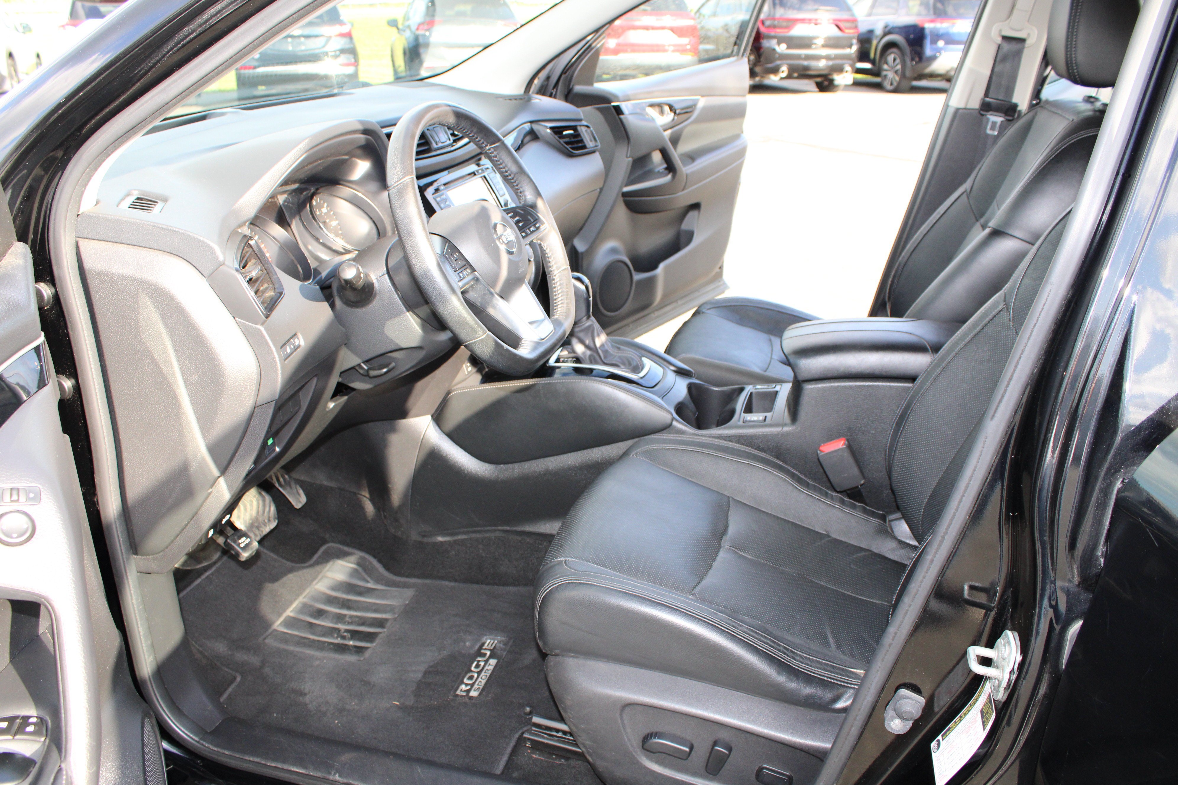 Used 2017 Magnetic Black Nissan SL image 20