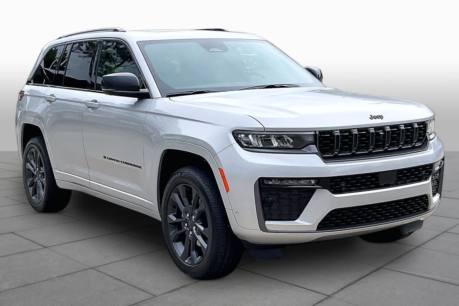 New 2026 Silver Zynith Exterior Paint Jeep Limited Reserve image 2
