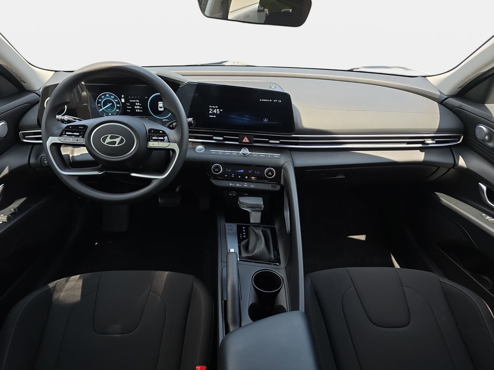 Used 2024 White Hyundai SEL image 9