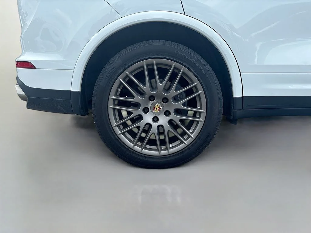 Used 2017 White Porsche Base image 13
