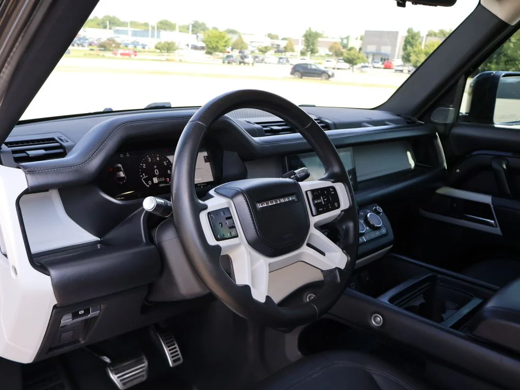 Used 2020  Land Rover HSE image 16