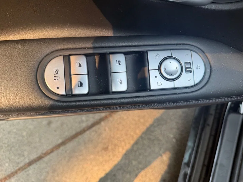 Used 2023 Abyss Black Hyundai SEL image 11