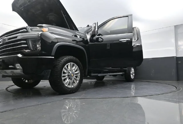 Used 2020 Black Chevrolet High Country image 41