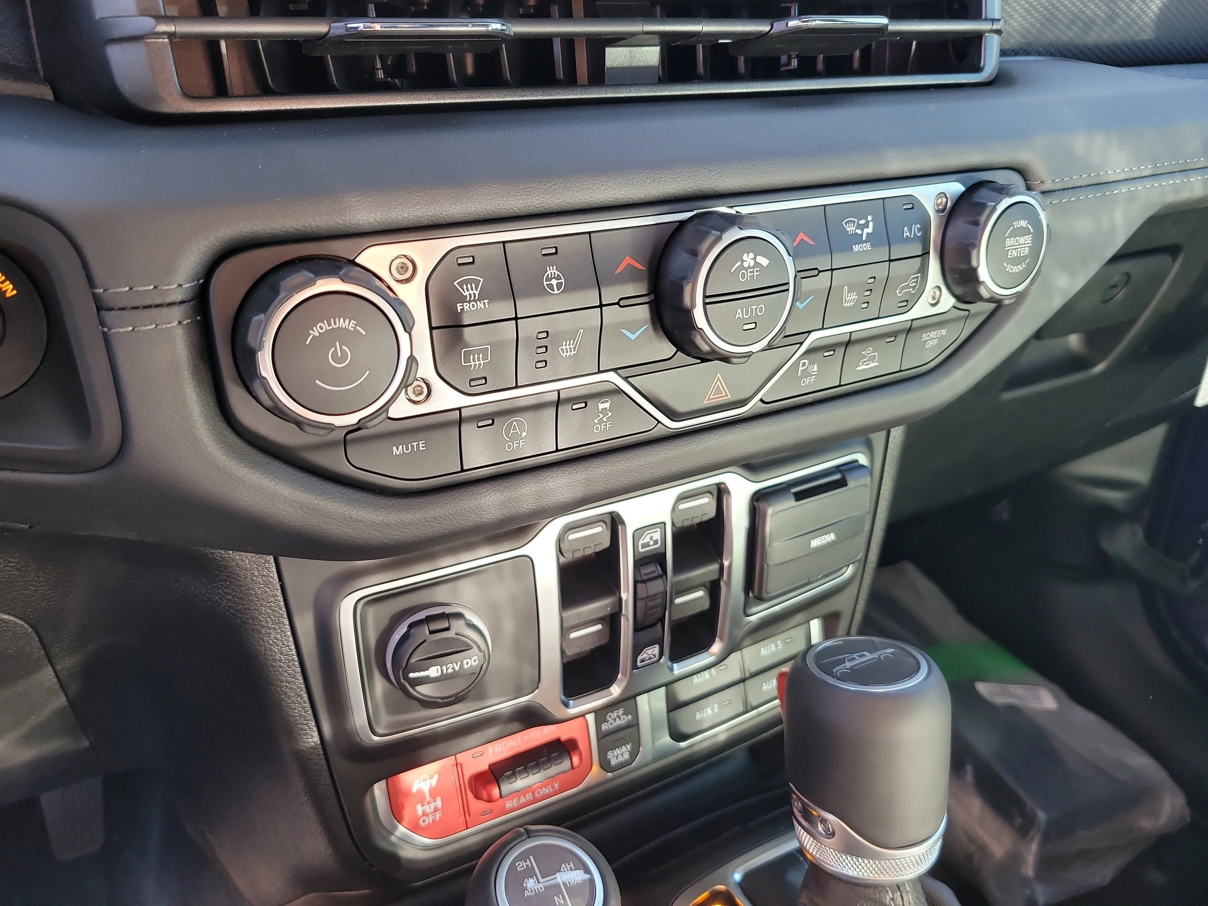 New 2026 Reign Jeep Rubicon X image 17