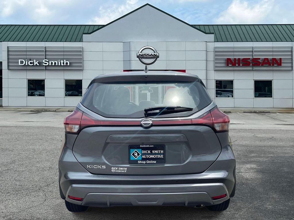 Used 2023 Gray Nissan S image 5