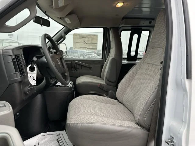2025 GMC Savana Cargo Work Van - Photo 18