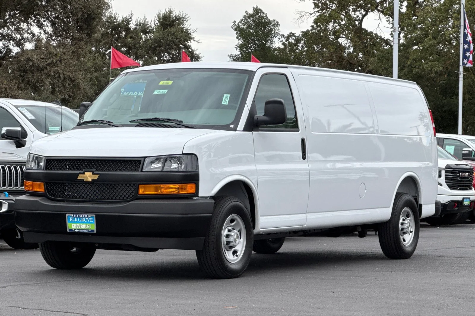 2026 Chevrolet Express Cargo 1WT view 7