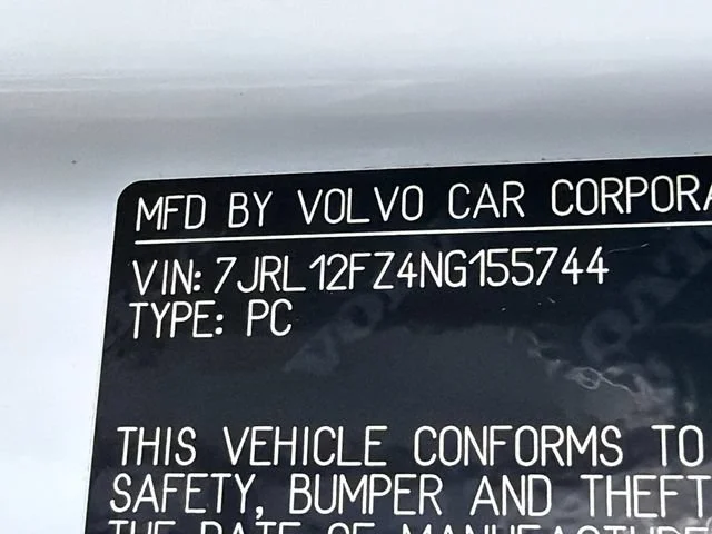 Used 2022 White Volvo B5 Momentum image 33