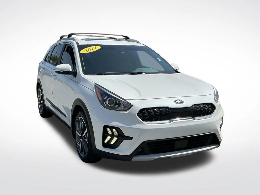 Used 2020 White Kia Touring image 16