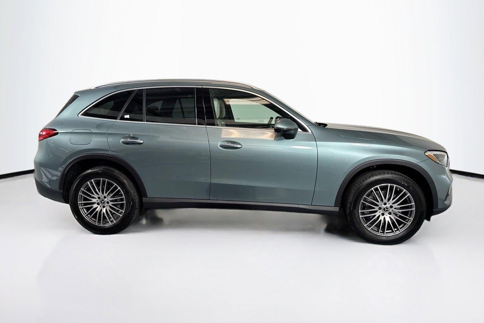 New 2026 Black Mercedes-Benz GLC 300 image 4