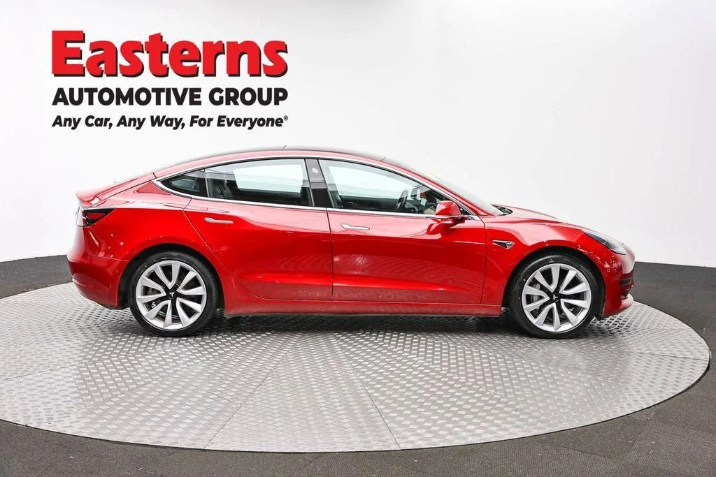Used 2018 Red Tesla Long Range image 4