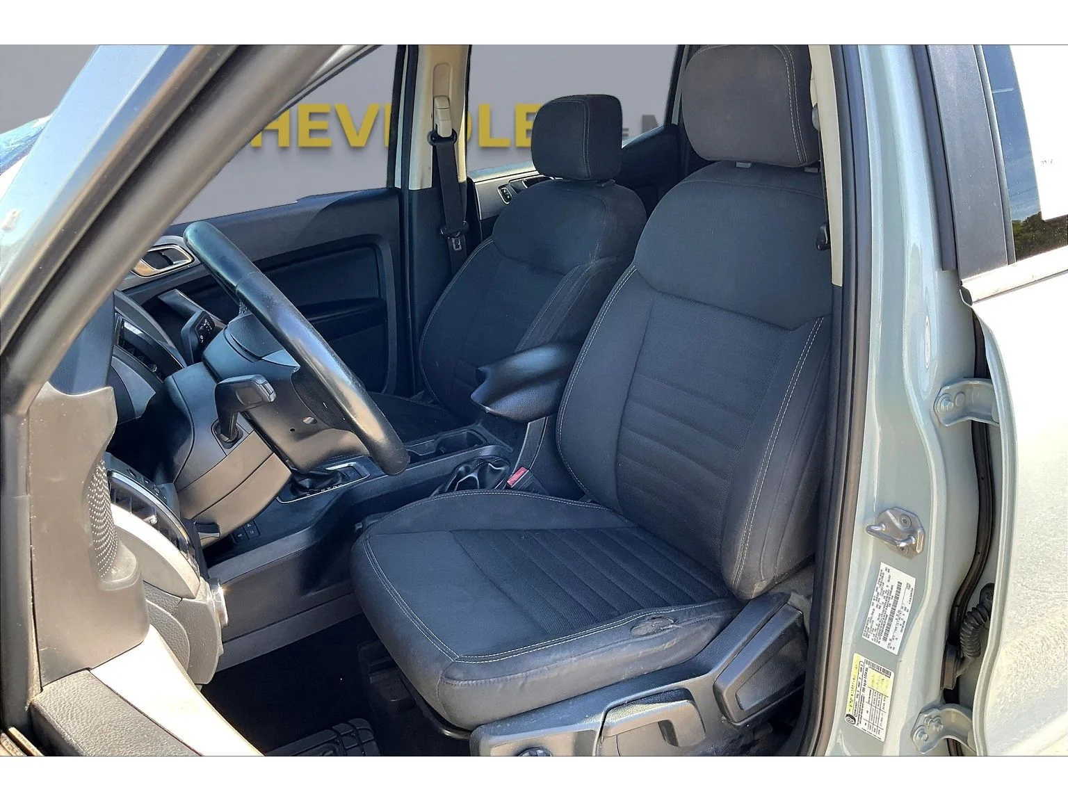 Used 2021  Ford XL image 17