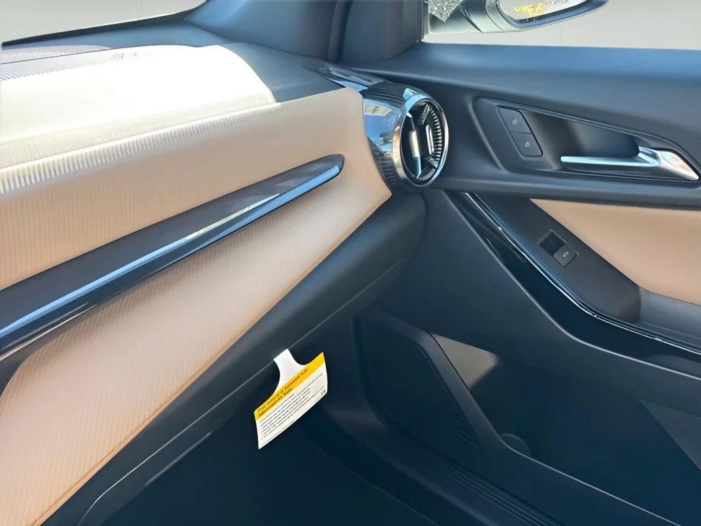 New 2027 Polar White Tricoat Chevrolet ACTIV image 20