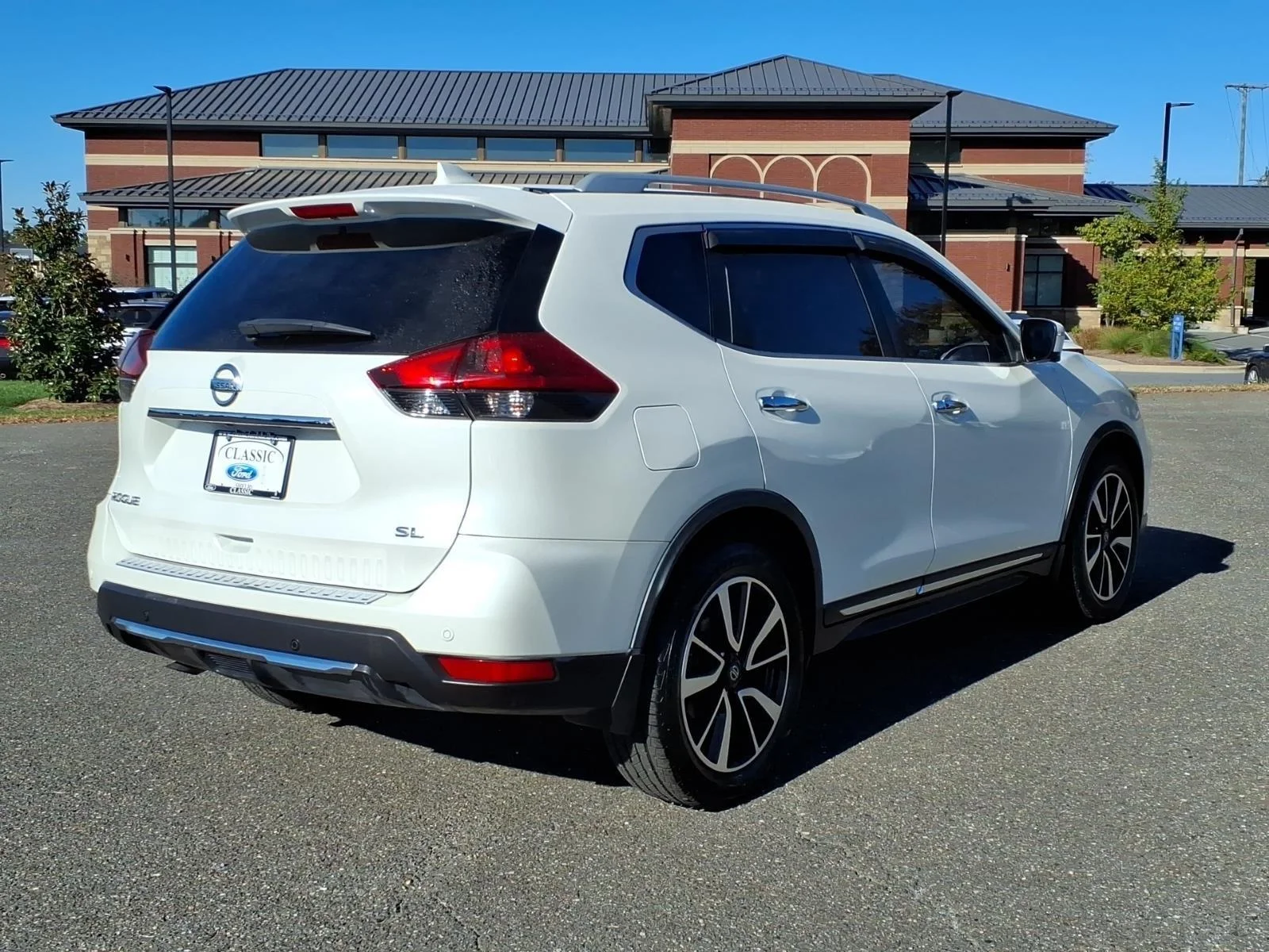 Used 2020 Pearl White Tricoat Nissan SL image 2