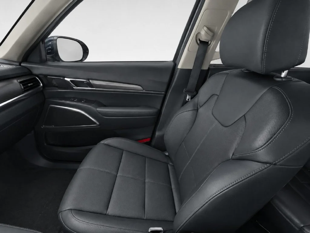 Used 2022 Black Kia EX image 29