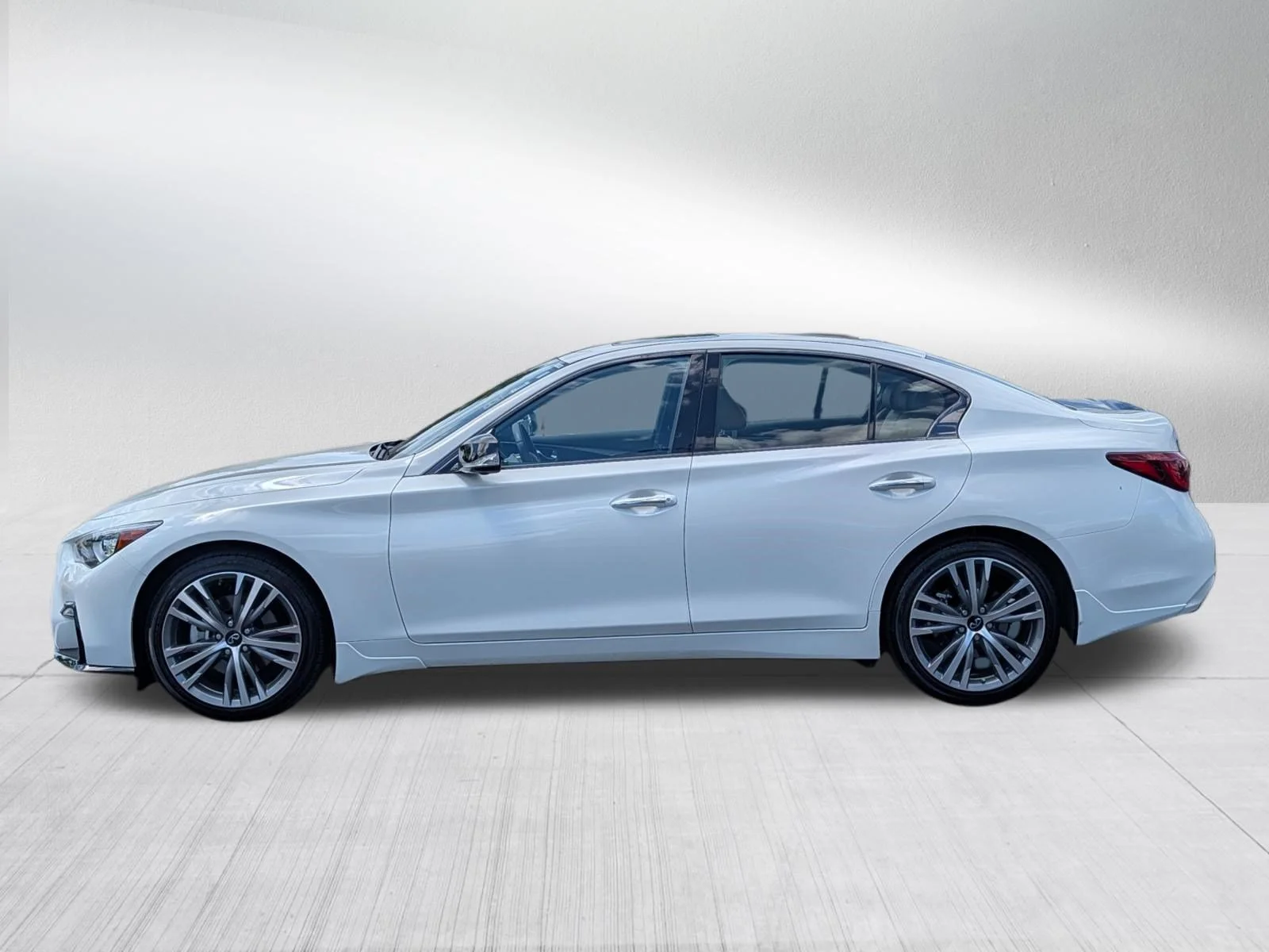 Certified Used 2024 Majestic White INFINITI SENSORY image 4
