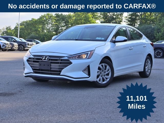 Used 2020 White Hyundai SE image 1