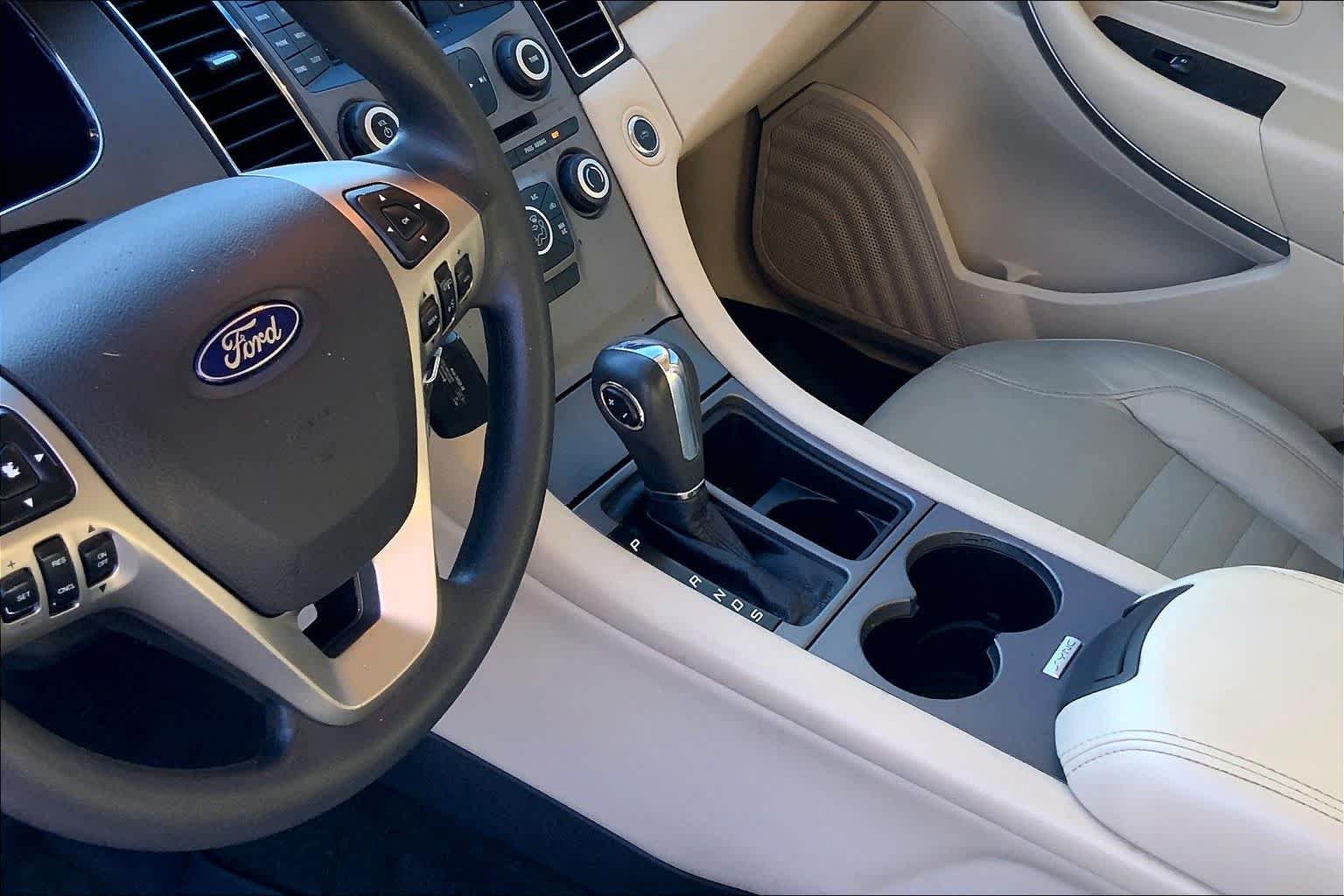 Used 2017 Oxford White Ford SE image 15
