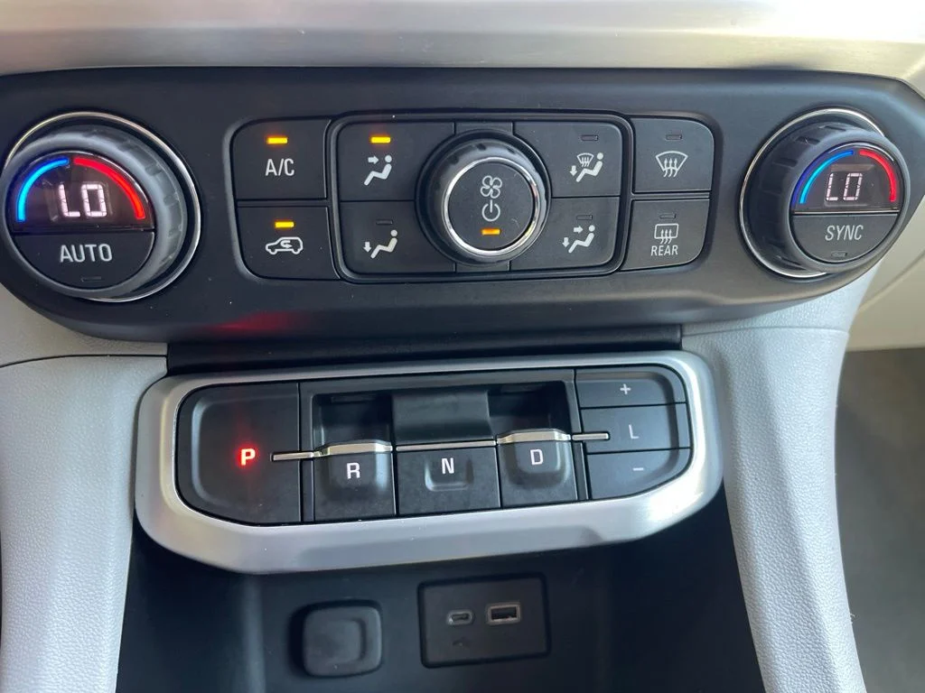 Used 2020 White GMC SLT image 23