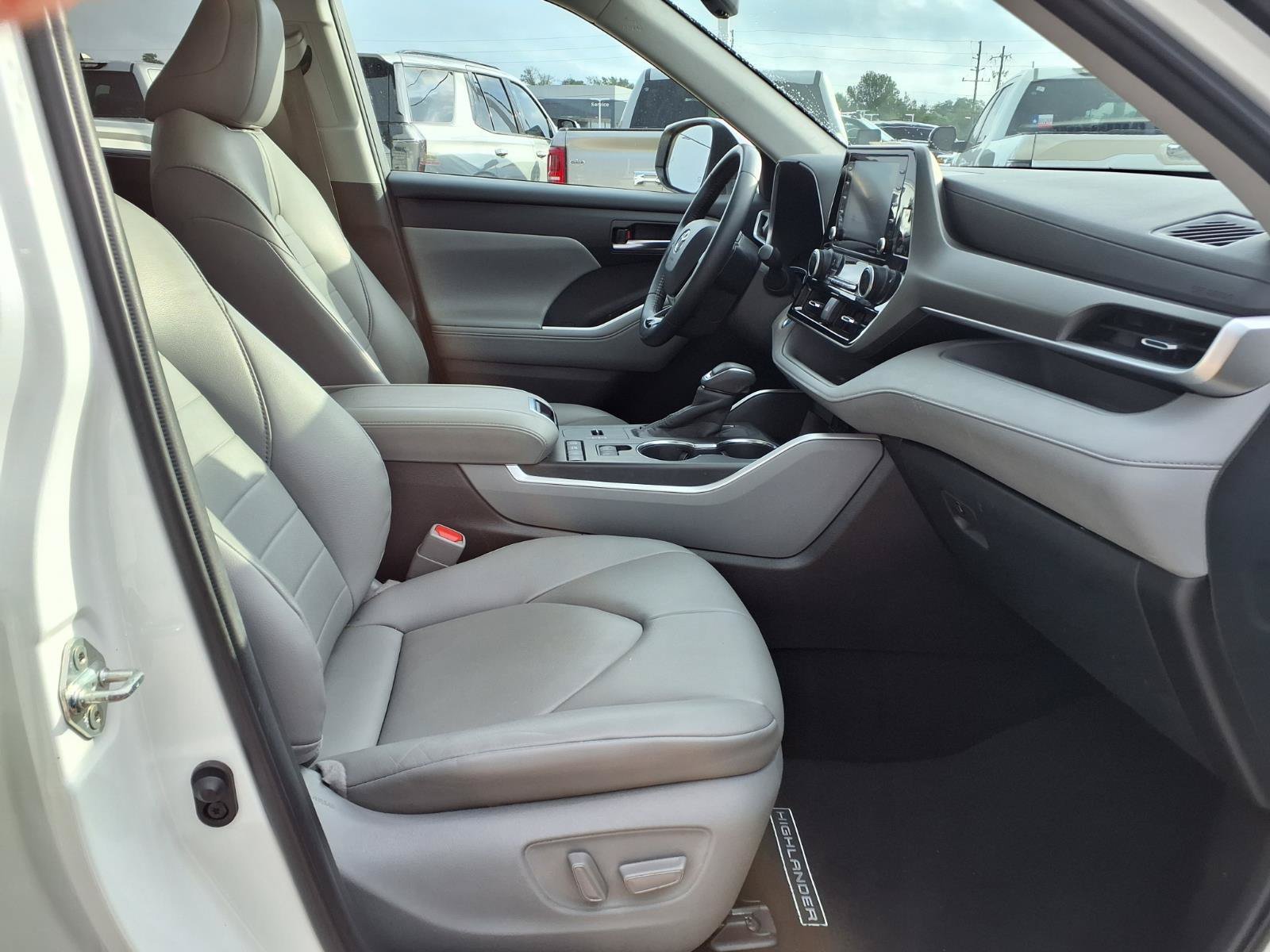 Certified Used 2020 Blizzard Pearl Toyota XLE image 18
