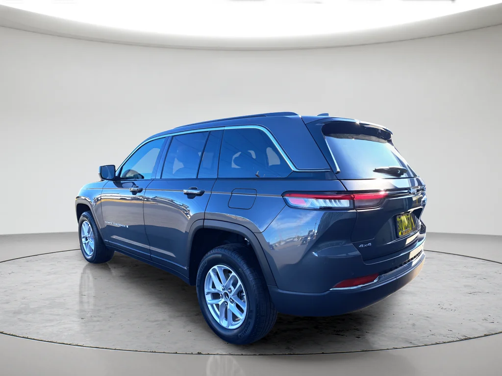 New 2026 Baltic Gray Metallic Clear-Coat Exterior Paint Jeep Laredo X image 3