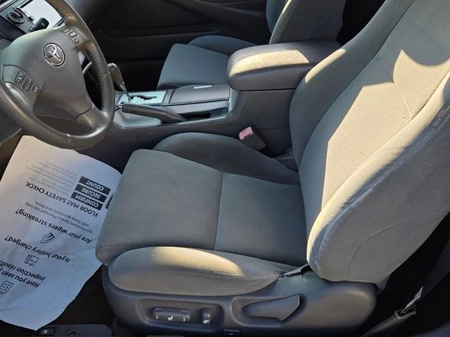 Used 2005 Blue Toyota SLE image 4