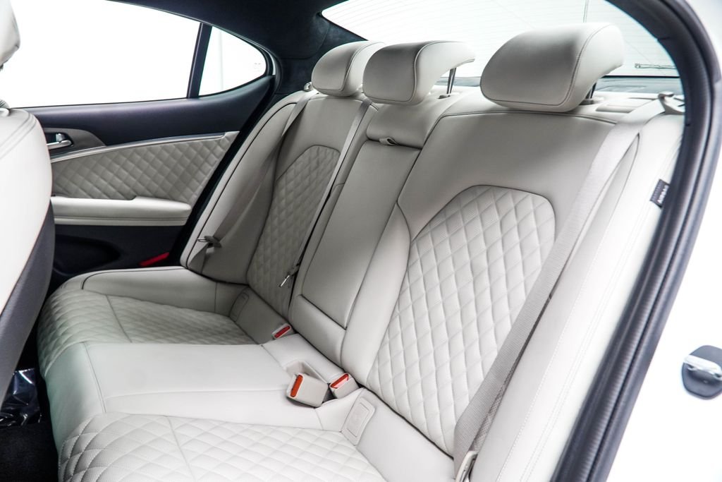 Used 2025 White Genesis 3.3T Sport Advanced image 17