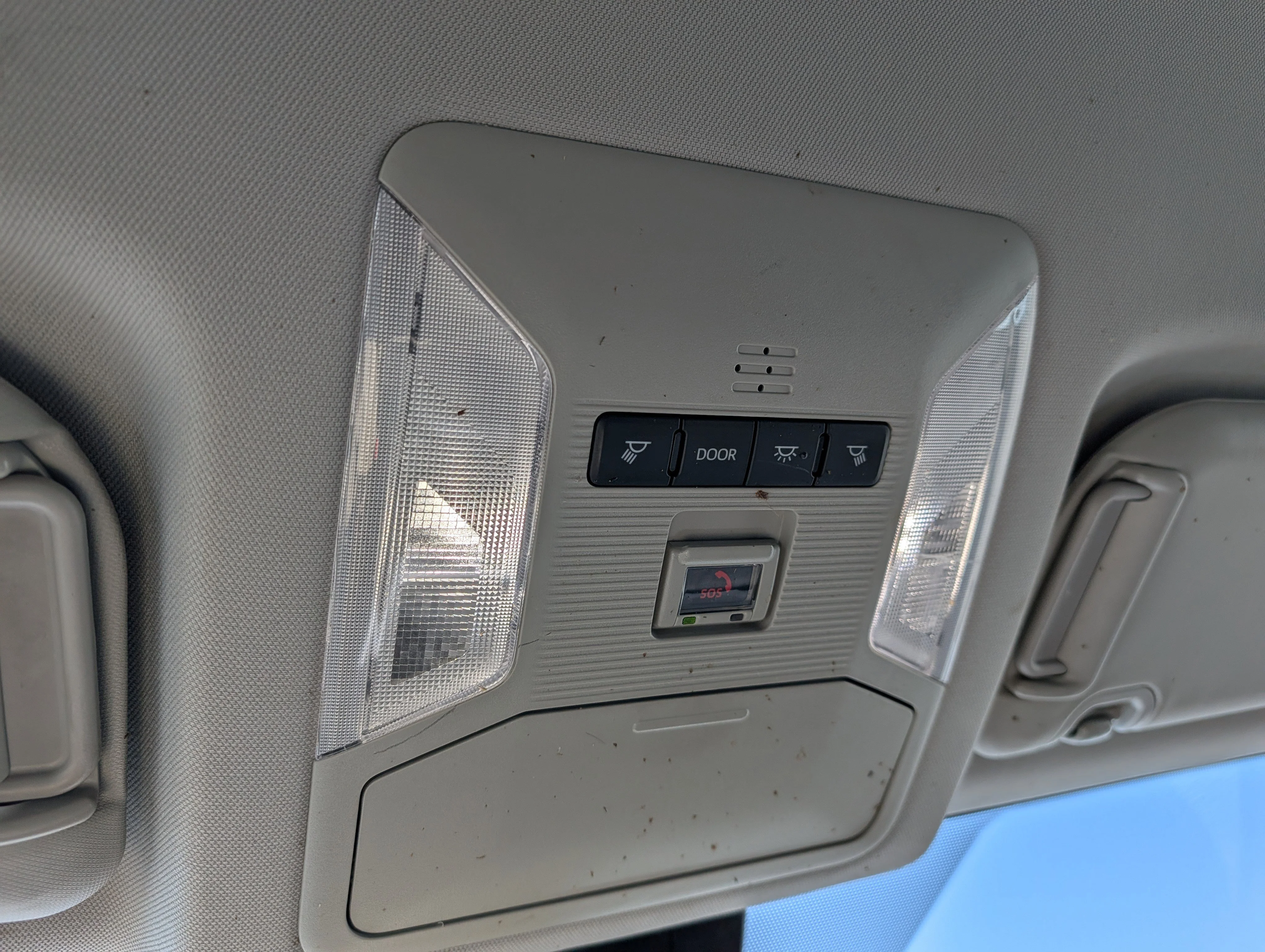 Used 2022 White Toyota Hybrid XLE image 33