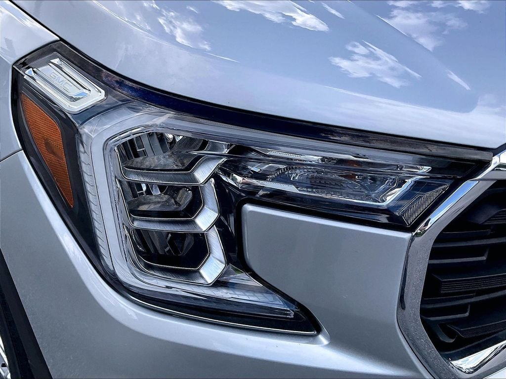 Used 2022 Quicksilver Metallic GMC SLE image 30
