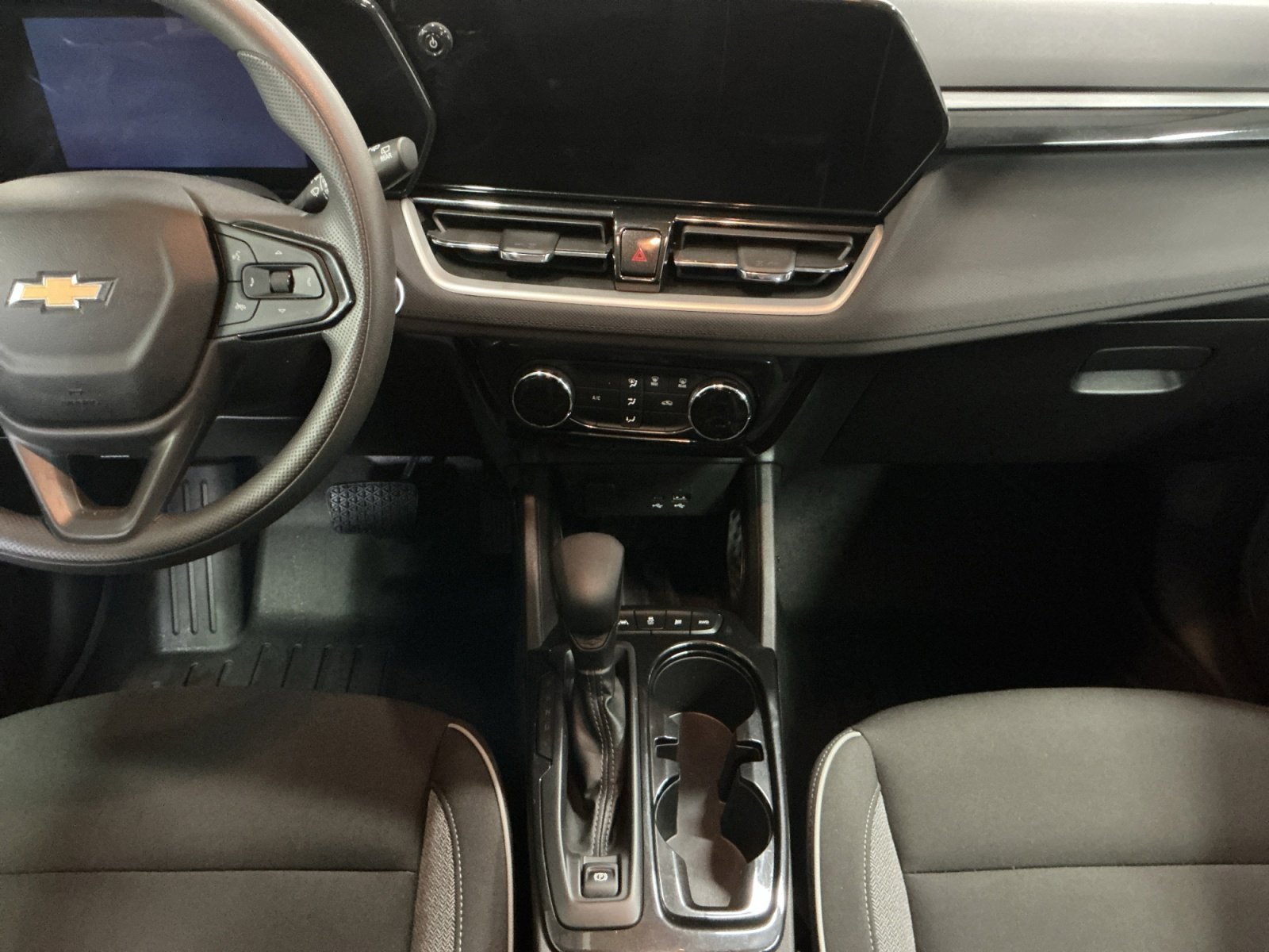 Used 2024 Summit White Chevrolet LT image 11