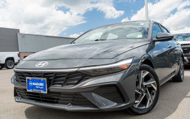Used 2025 Gray Hyundai SEL Sport image 1