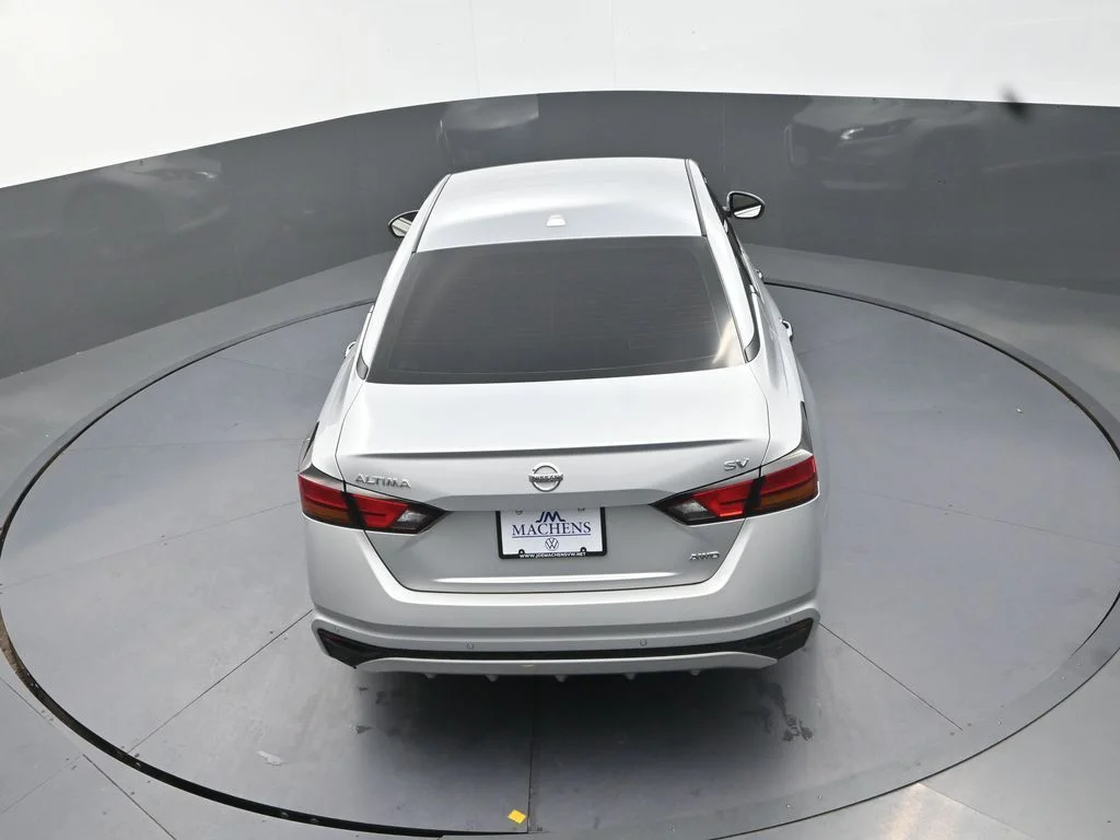 Used 2022 Silver Nissan 2.5 SV image 18