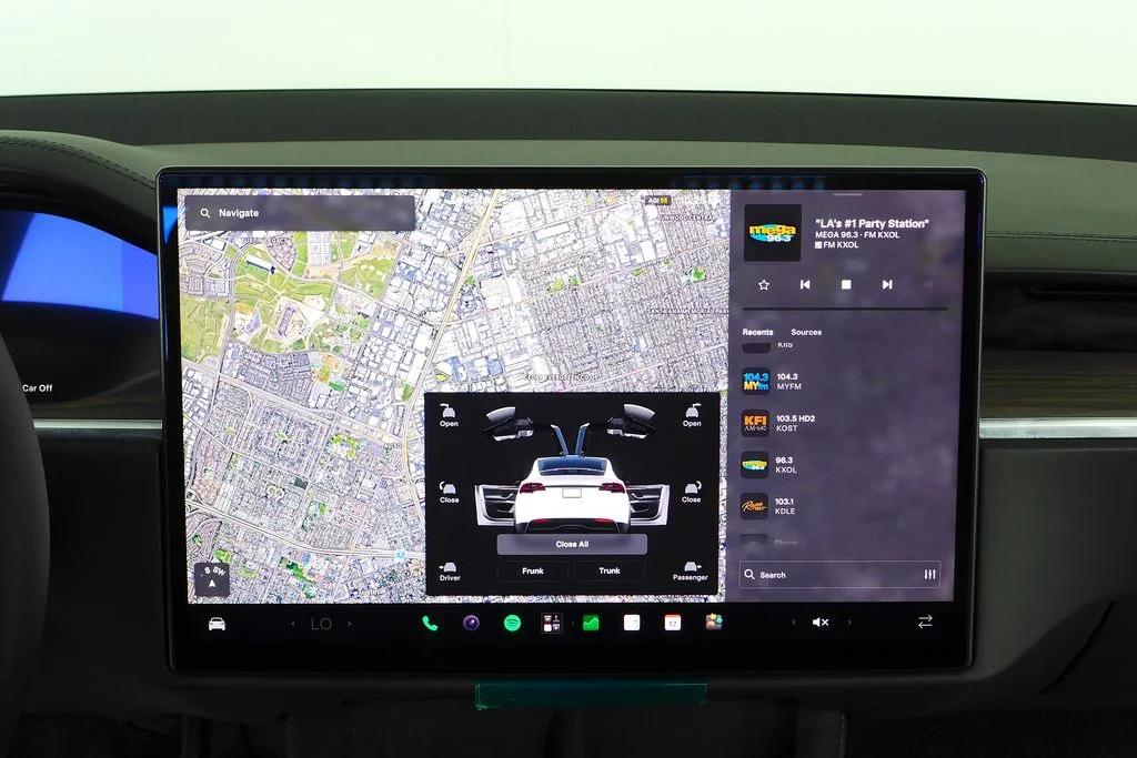 Used 2024  Tesla Base image 26