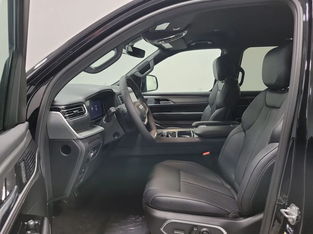 New 2026 High Gloss Black Exterior Paint Jeep Limited Altitude image 11