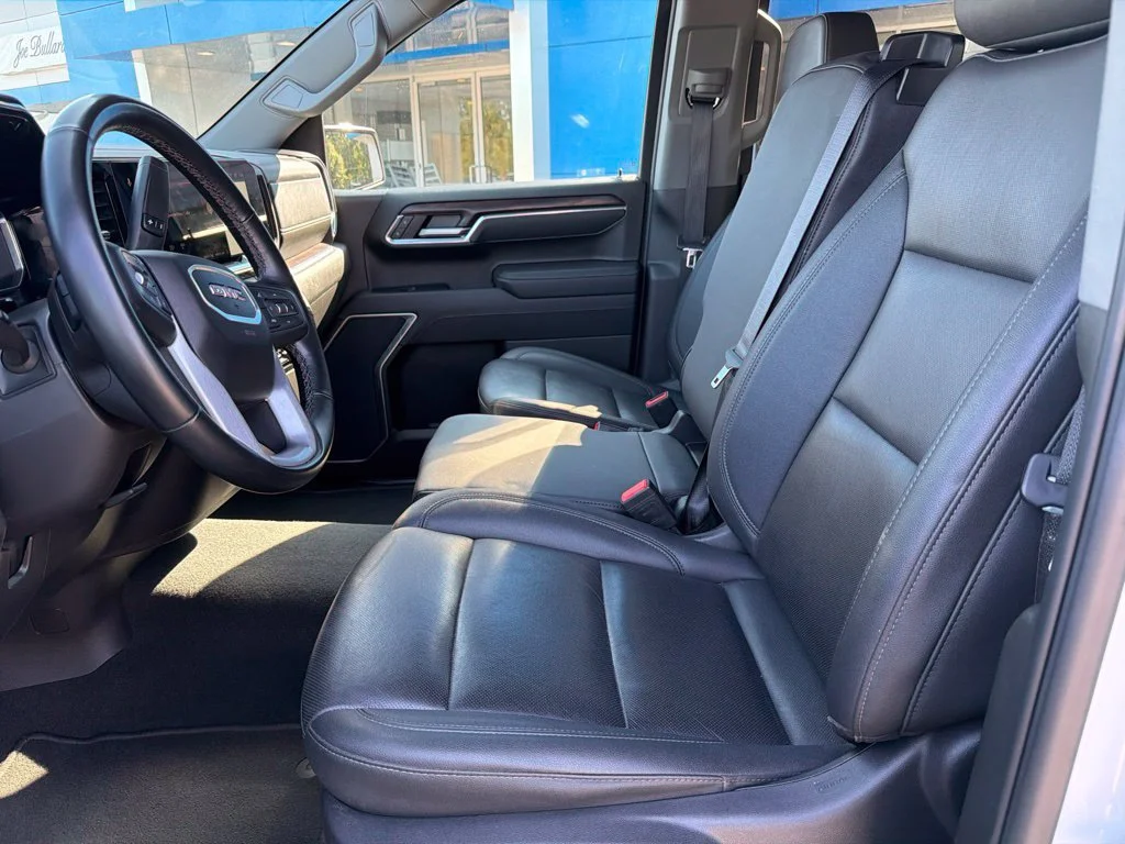 Used 2025 Summit White GMC SLT image 27