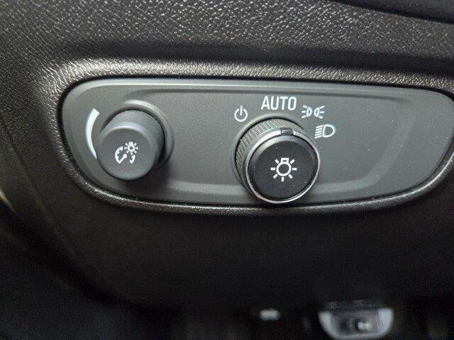 Used 2019 Ivy Metallic Chevrolet LS image 12