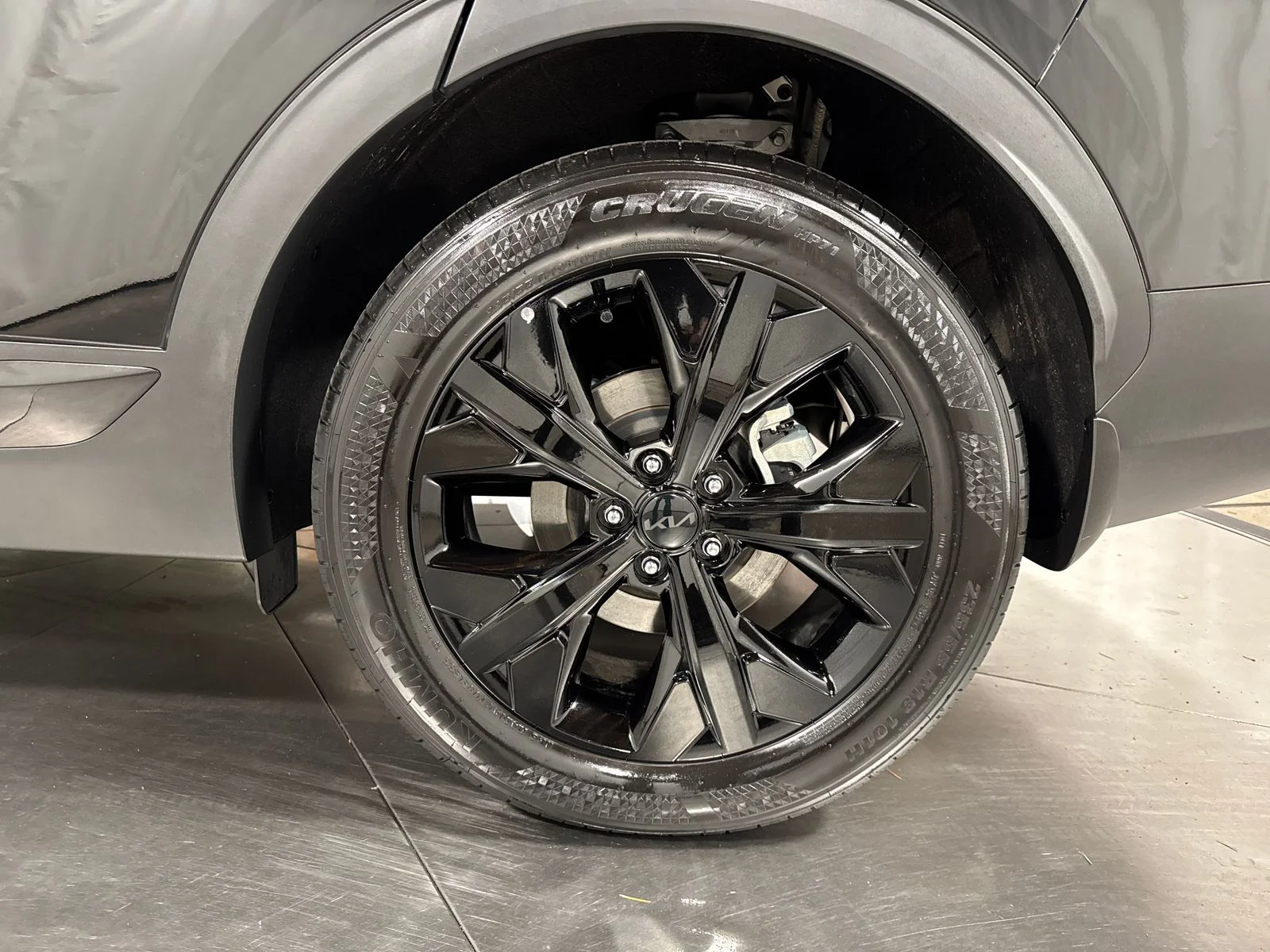 Used 2025 Black Kia X-Line image 12